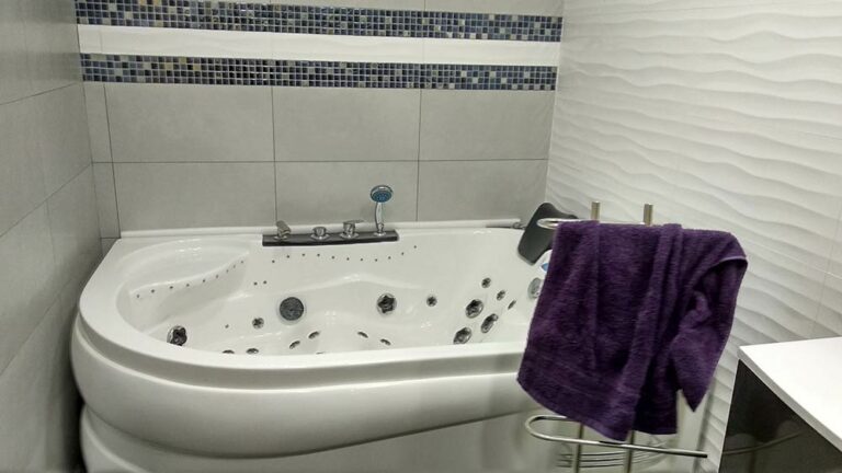 Bañera de hidromasaje - Casa rural La Morada del Angel - Montaña Palencia